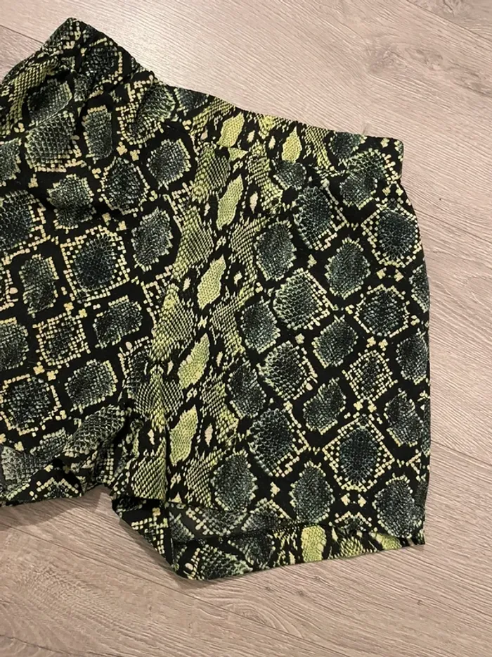 Short motif serpent - La Halle - Taille 34 - Très bon état - photo numéro 3