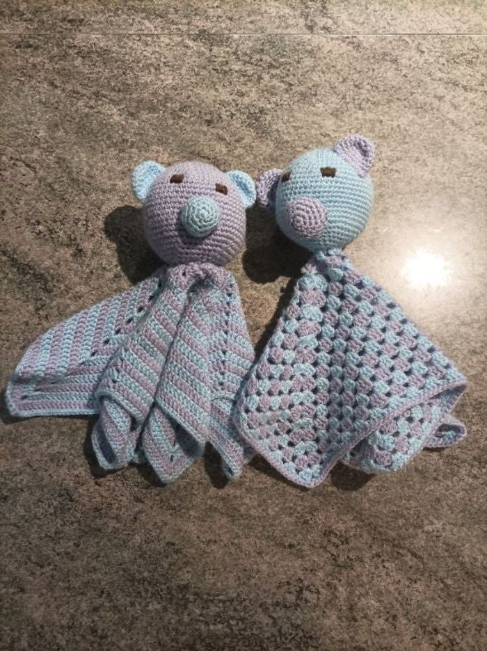 Lot de 2 doudous tricoter neuf sans étiquette