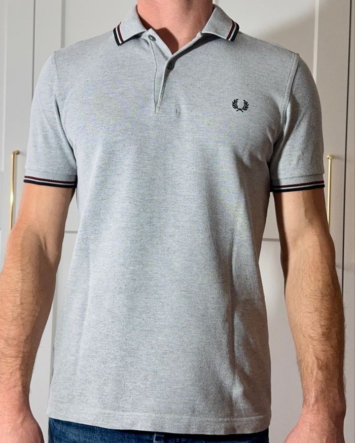Polo Fred Perry gris taille S Excellent Etat - photo numéro 2