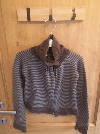 Pull cardigan ligné en brun et noir JBC