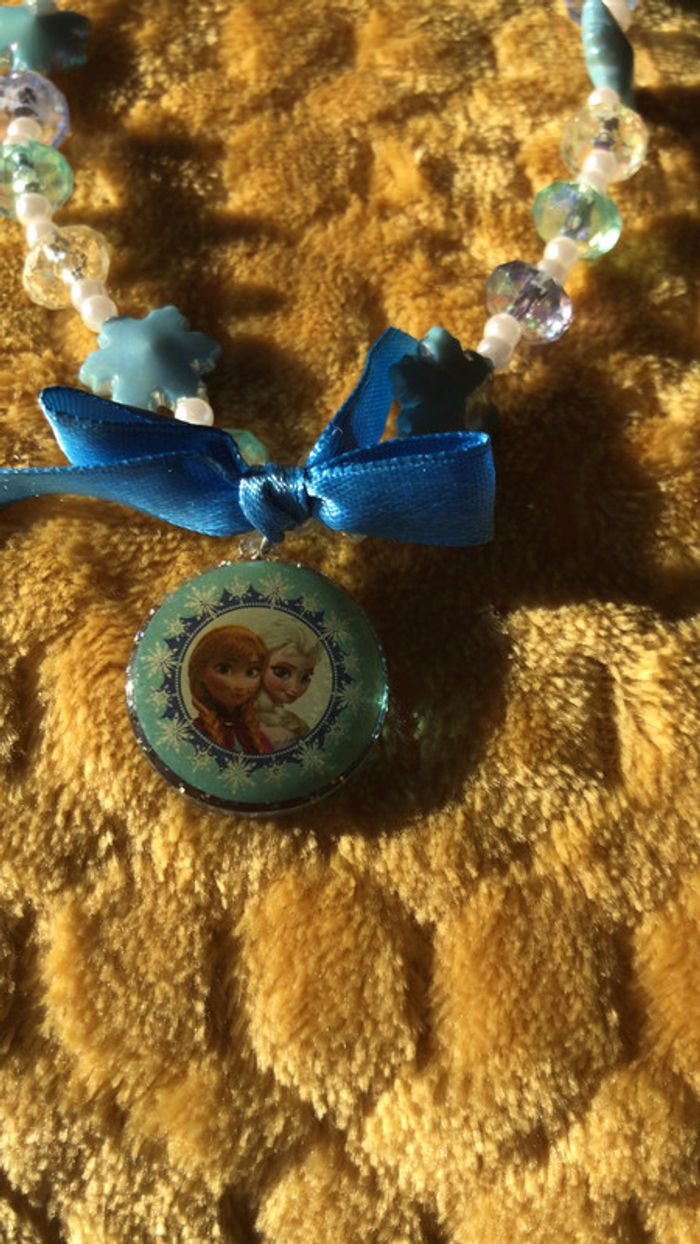 Neuf Disney la reine des neiges collier - photo numéro 2