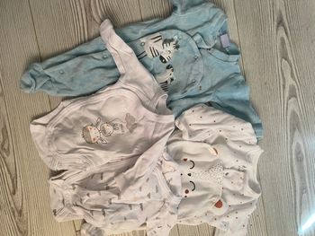 Lot naissance 2 pyjamas 2 bodys