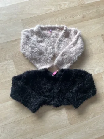 Deux petits gilets fille 3 ans