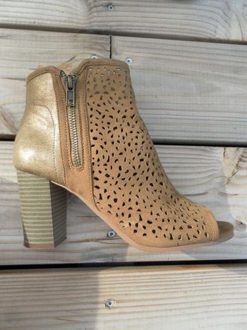 chaussures à talons ouvertes