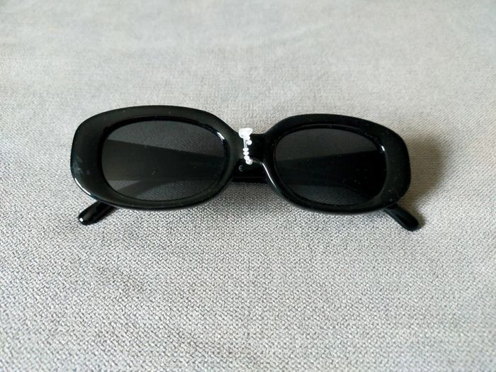 Lunettes de soleil noires - Style rétro