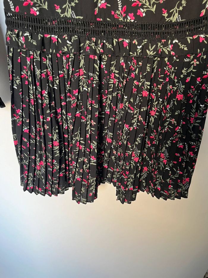 Robe noire à fleurs prettylittlething S neuve - photo numéro 2