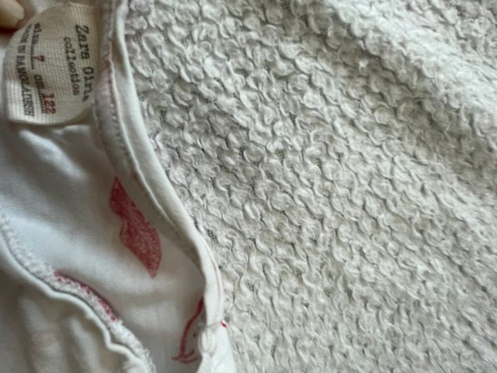 T-shirt blanc imprimé rouge fille Zara 7 ans - photo numéro 2