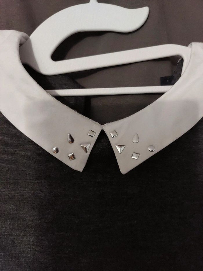 Très belle robe grise avec col XS ou 14 ans - photo numéro 2