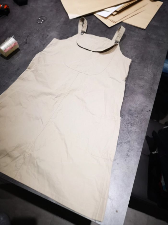 Robe salopette beige vintage moderne - photo numéro 3