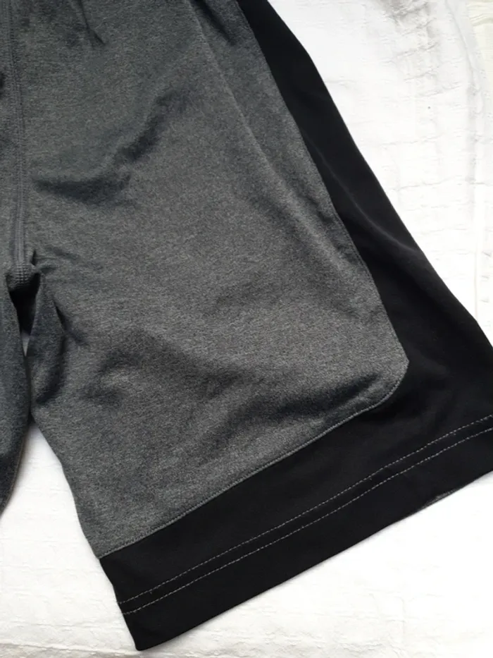 Short Nike gris foncé et noir - photo numéro 6