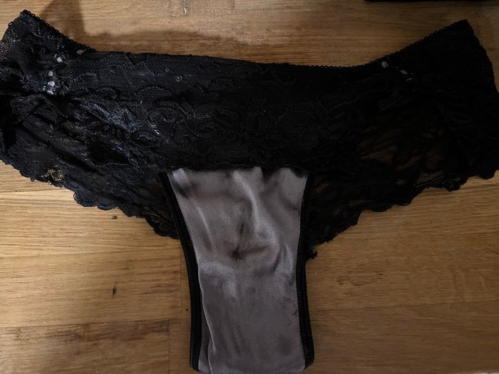 Tanga dentelle et satin