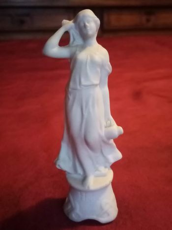 Ancienne vierge en biscuit porteuse d'eau hauteur 12 cm ( n°7)