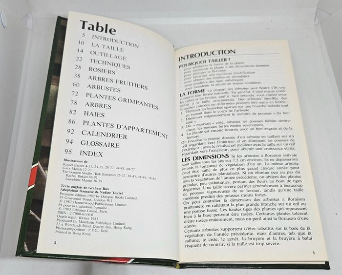 "Pour réussir la taille des plantes".
95 pages.
Gründ.
ISBN : 2.7000.6116.0 - photo numéro 3
