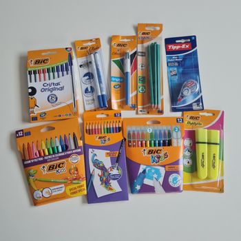 Lot de feutres et stylos