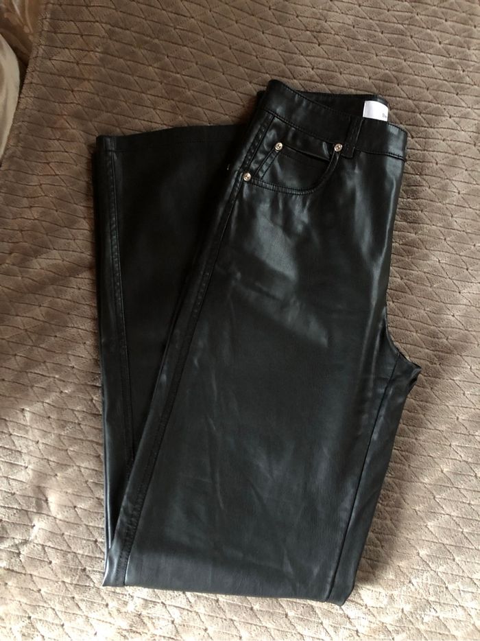 Pantalon simili cuir bershka - photo numéro 3