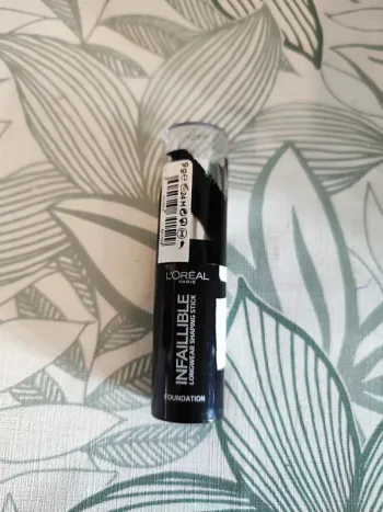 L'oréal infaillible 24 hstick sculptant longue tenue  couleur 232 valeur 10€