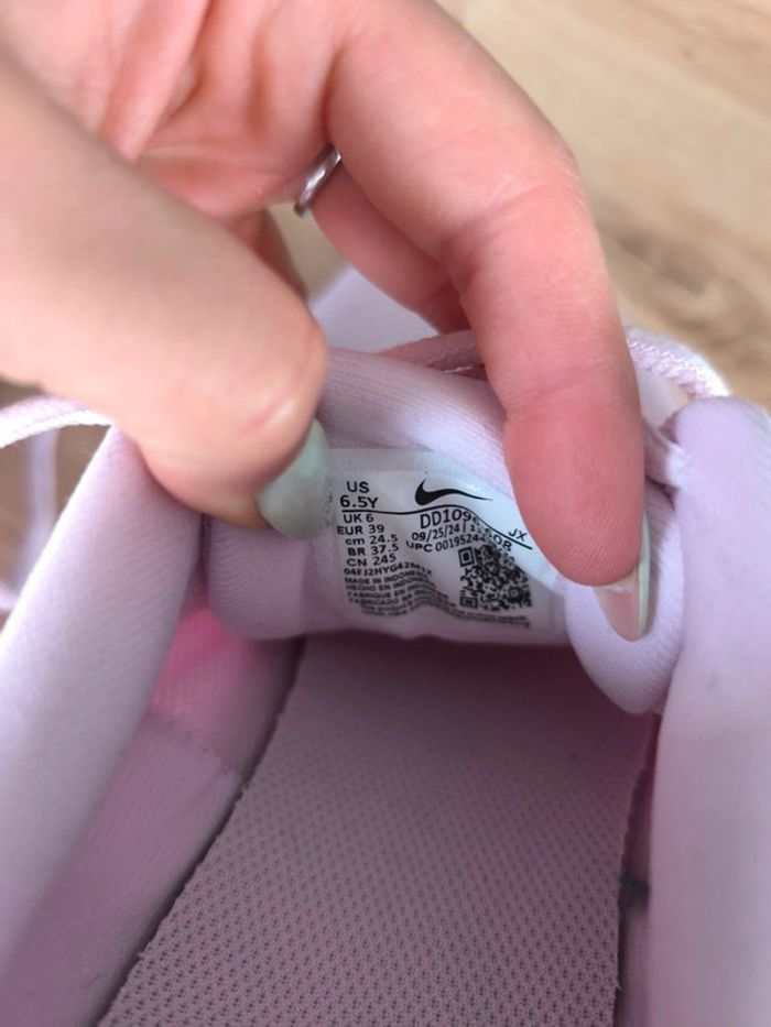 Basket Nike , fitness femme , rose , taille 39 neuve - photo numéro 3