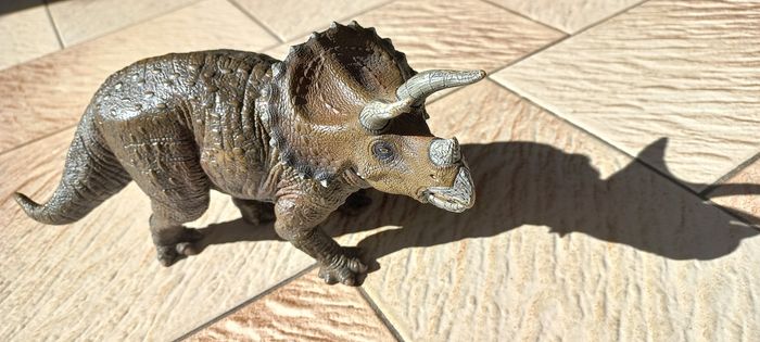 Dinosaure papo tricératops