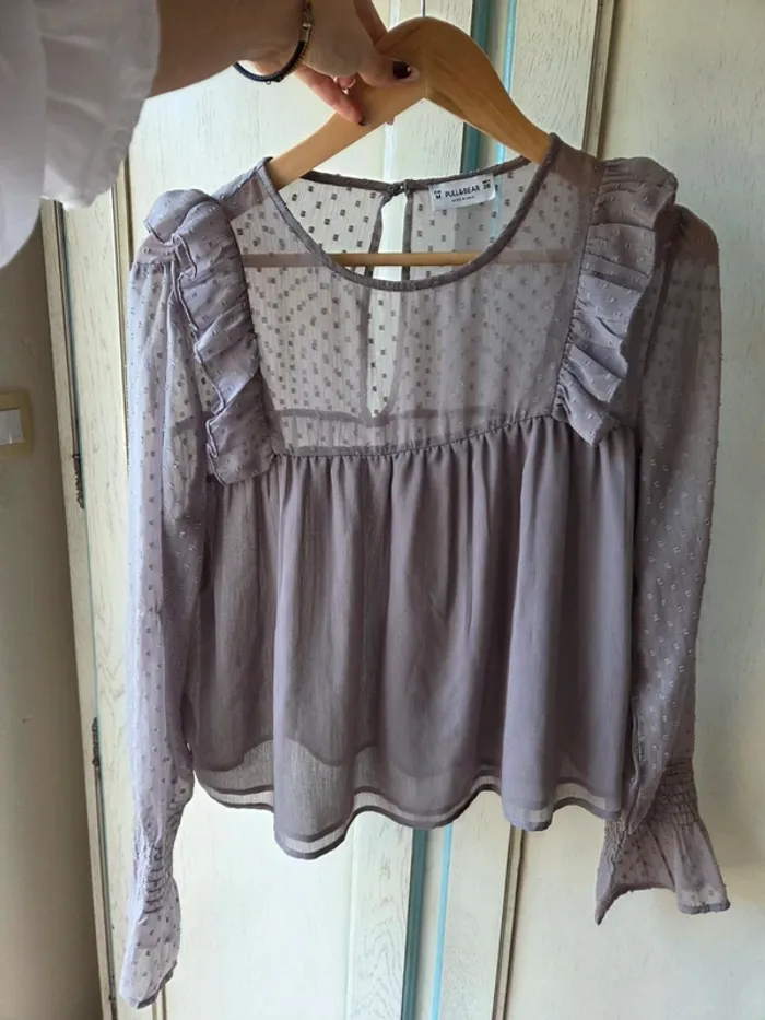 Blouse plumetis volants grise lavande Pull&Bear