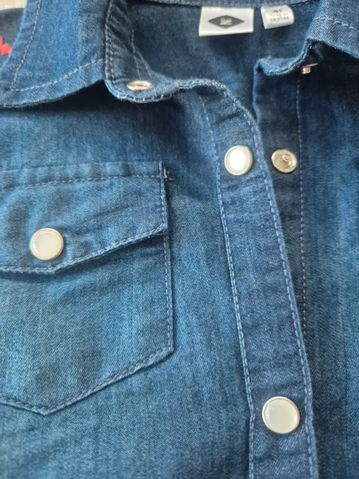 Chemise en jean Z 5 ans en parfait état - photo numéro 4