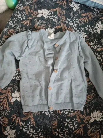 Gilet bleu petits pompoms H&M 80cm
