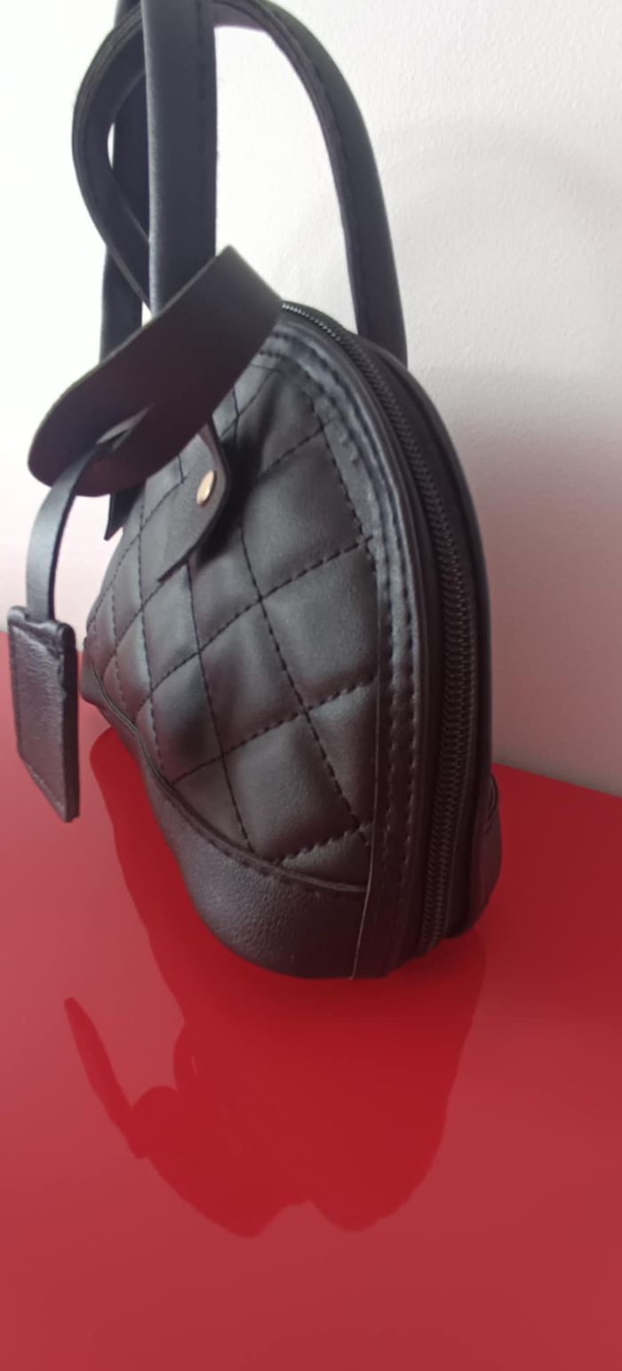 Petit sac à main noir avec bandoulière dorée - photo numéro 2
