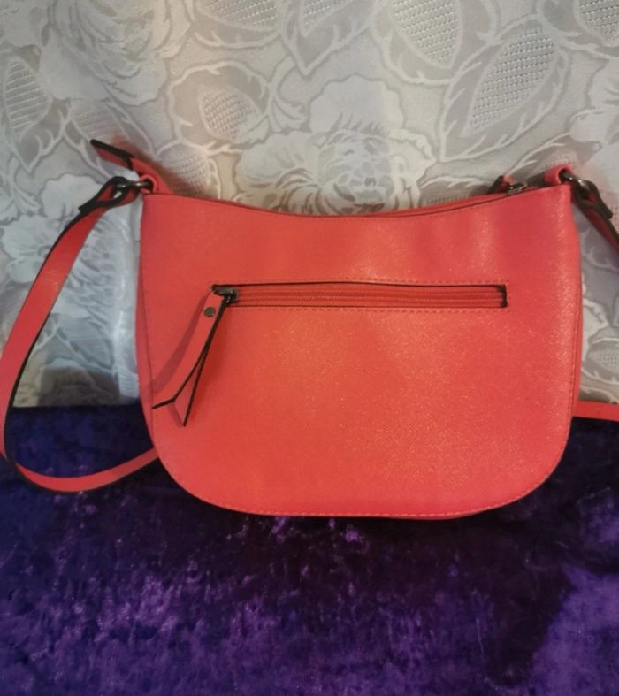 Sac à main rouge. - photo numéro 3