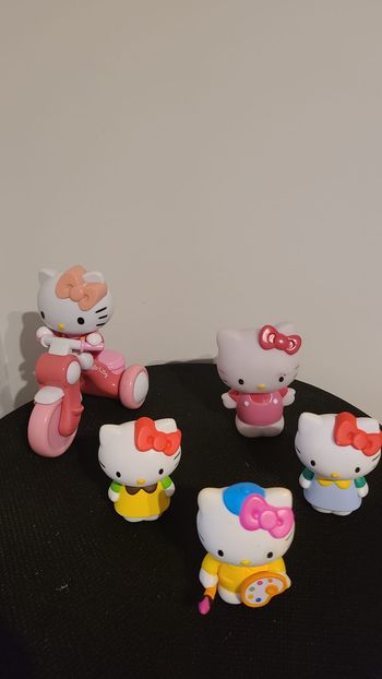 Lot figurines hello kitty