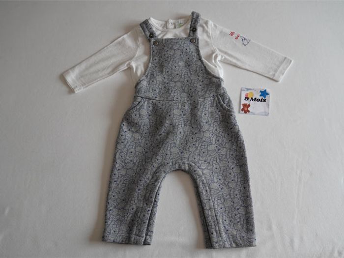 Ens Winnie The Pooh 9 mois : Salopette en sweat grise chinée/bleue fantaisie + haut blanc fantaisie