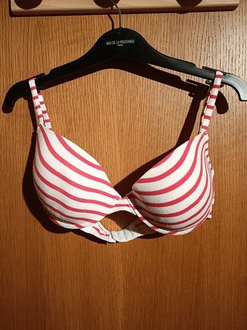 Soutien-gorge rayé rouge