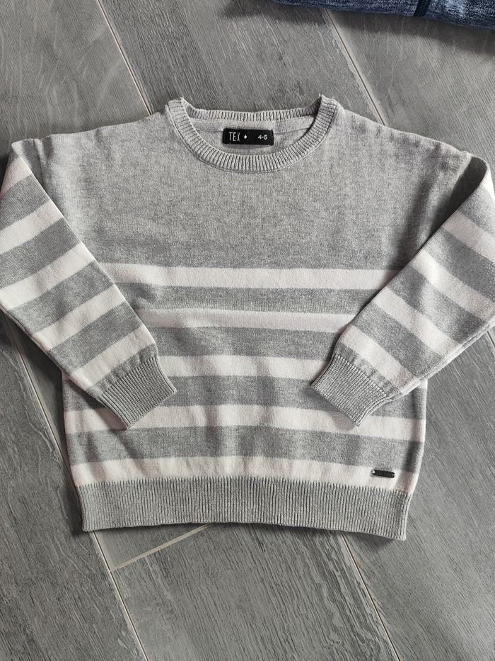 Lot de sweat 4/5  ans - photo numéro 4
