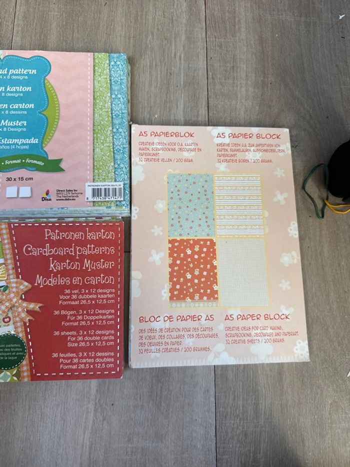 Lot papiers scrapbooking neuf - photo numéro 3