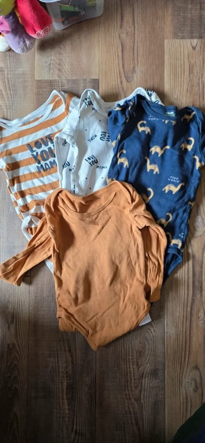 Lot 4 bodies manche longue 24m