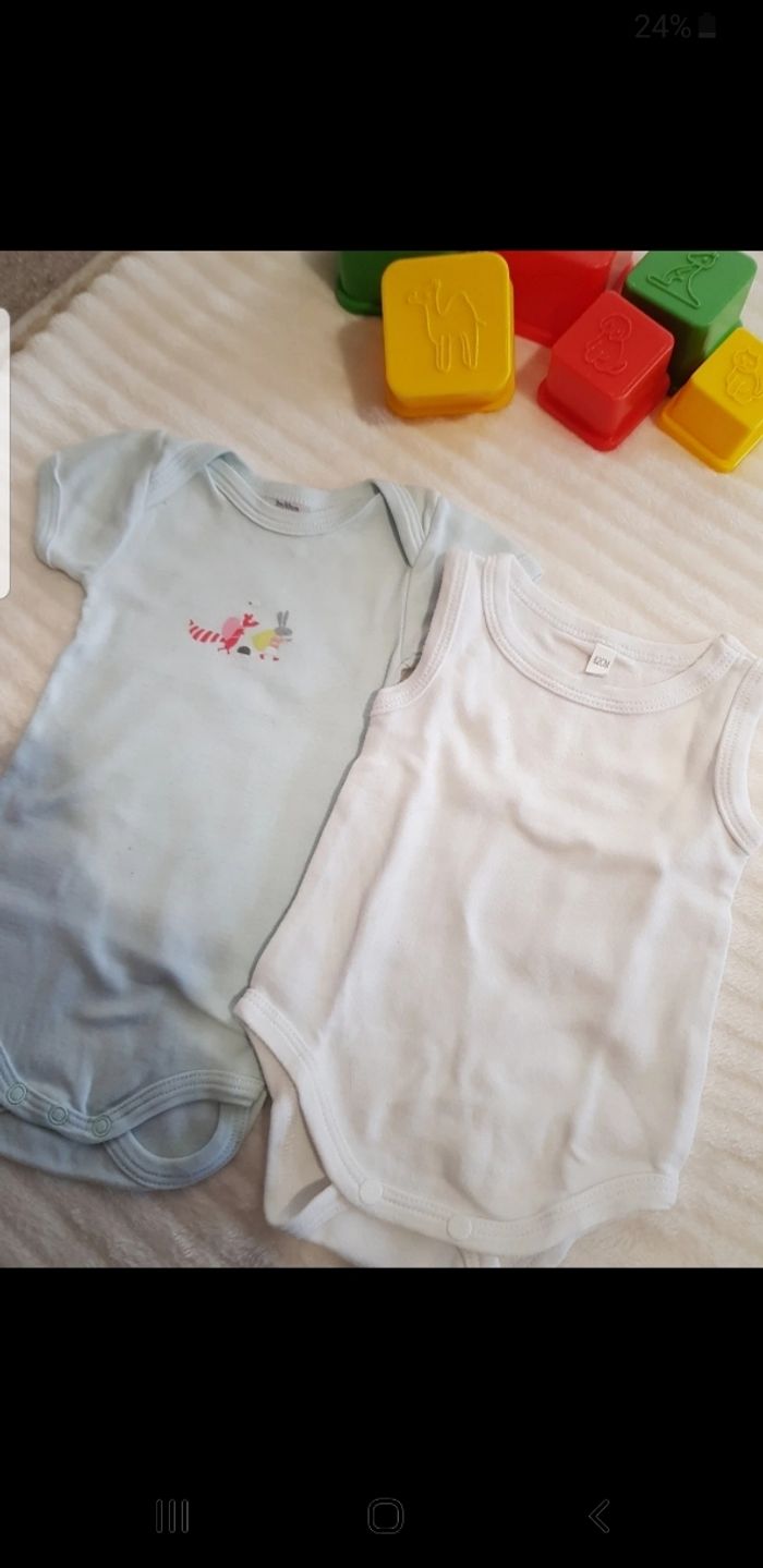 Lot de 2 bodies bébé taille 3 mois