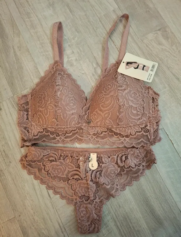 Ensemble lingerie dentelle