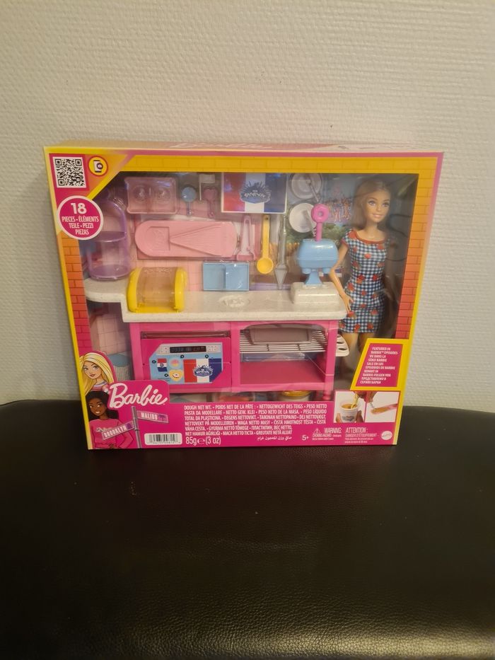 Coffret barbie et sa boulangerie NEUF