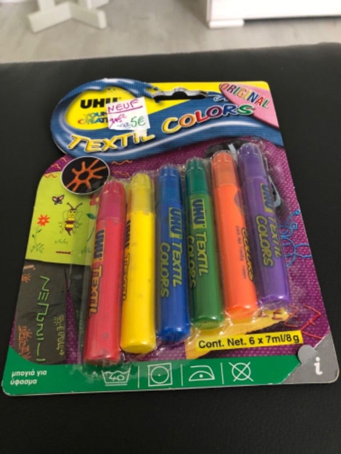 1 blister de 6 tubes textil’ color NEUF