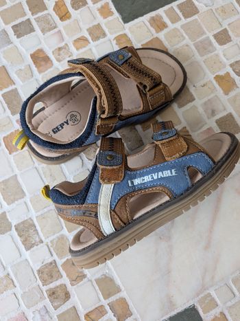 Sandales Gepy neuves 27