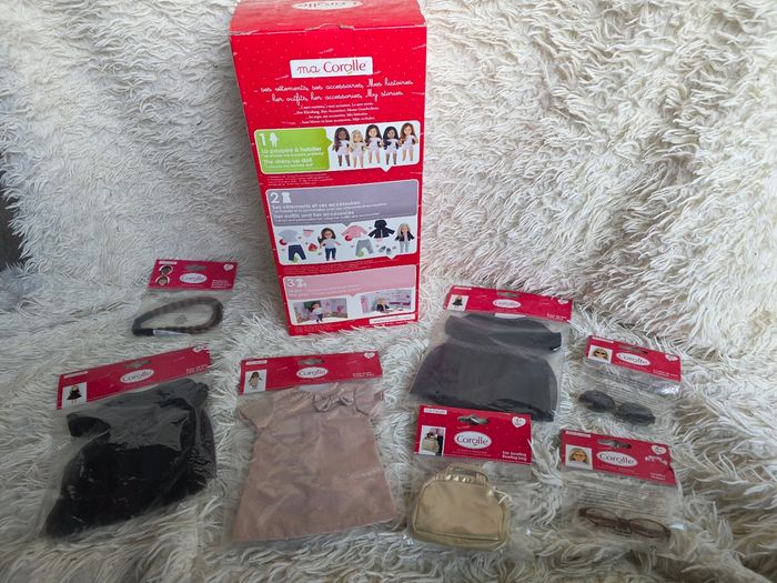 poupee corolle + Accessoire robe lunette sac bandeau - photo numéro 5
