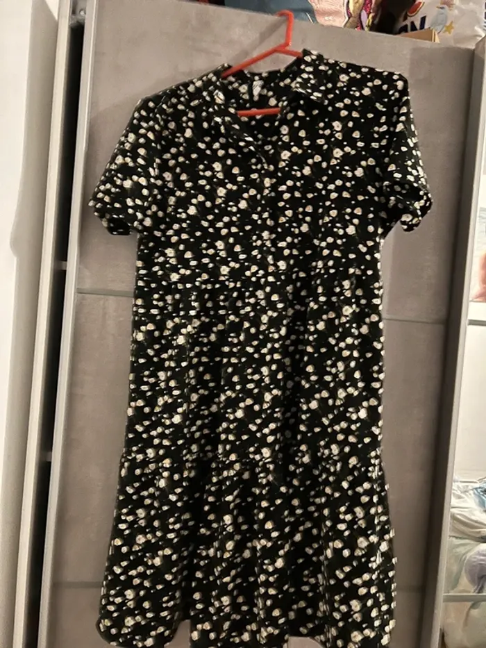 Robe noire fleurie - photo numéro 5