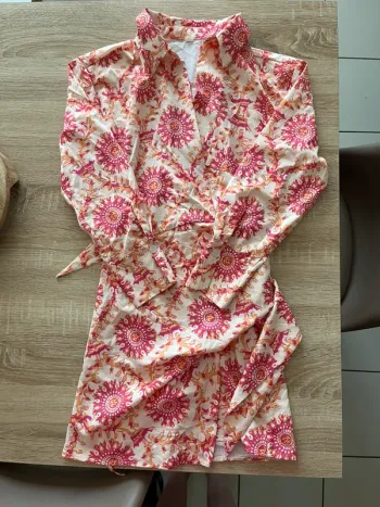 Magnifique robe courte style blouse portefeuille
