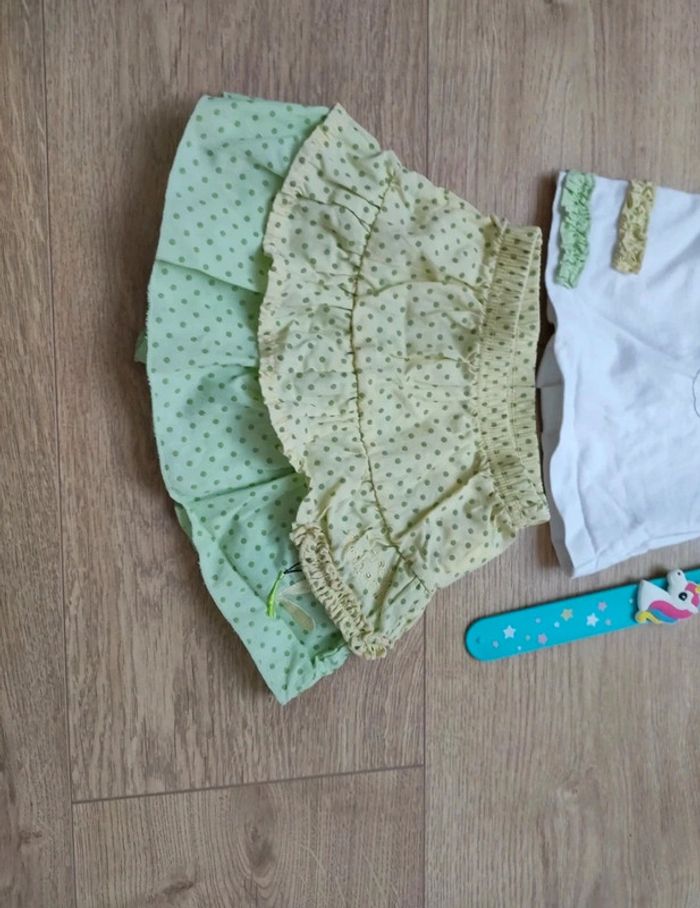 Ensemble jupe t-shirt manches courtes 3 mois
Très bon état - photo numéro 6