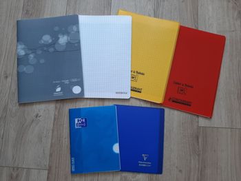 Lot (1) Fournitures/Cahiers - Neuf