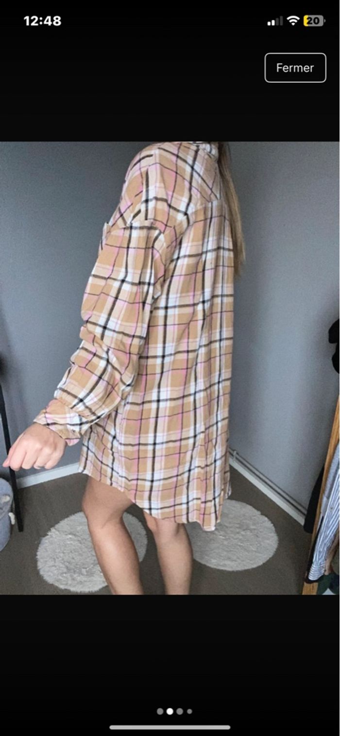 Robe chemise beige et rose stradivarius taille m - photo numéro 2