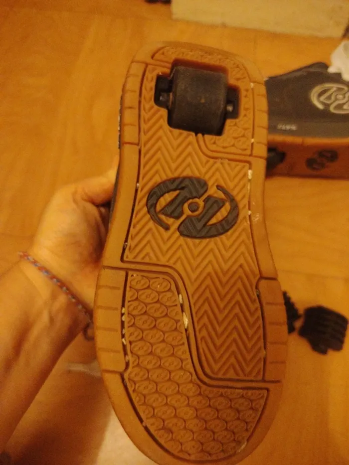 Basket heelys taille 34 - photo numéro 3