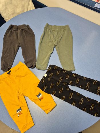 lot de 4 jogging taille 24 mois