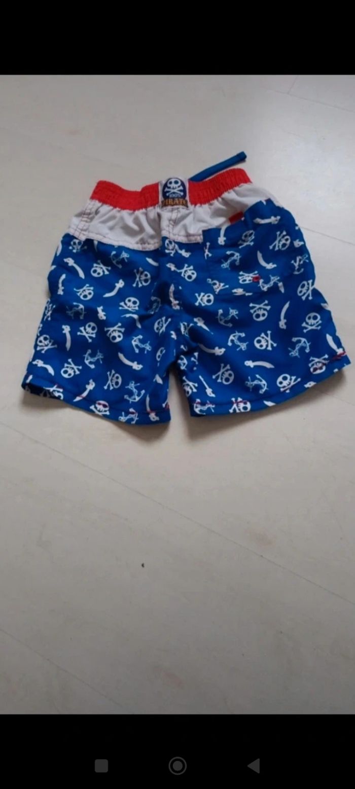 Short De Bain garçon taille 4 ans en très bon état marque Disney Store - photo numéro 4