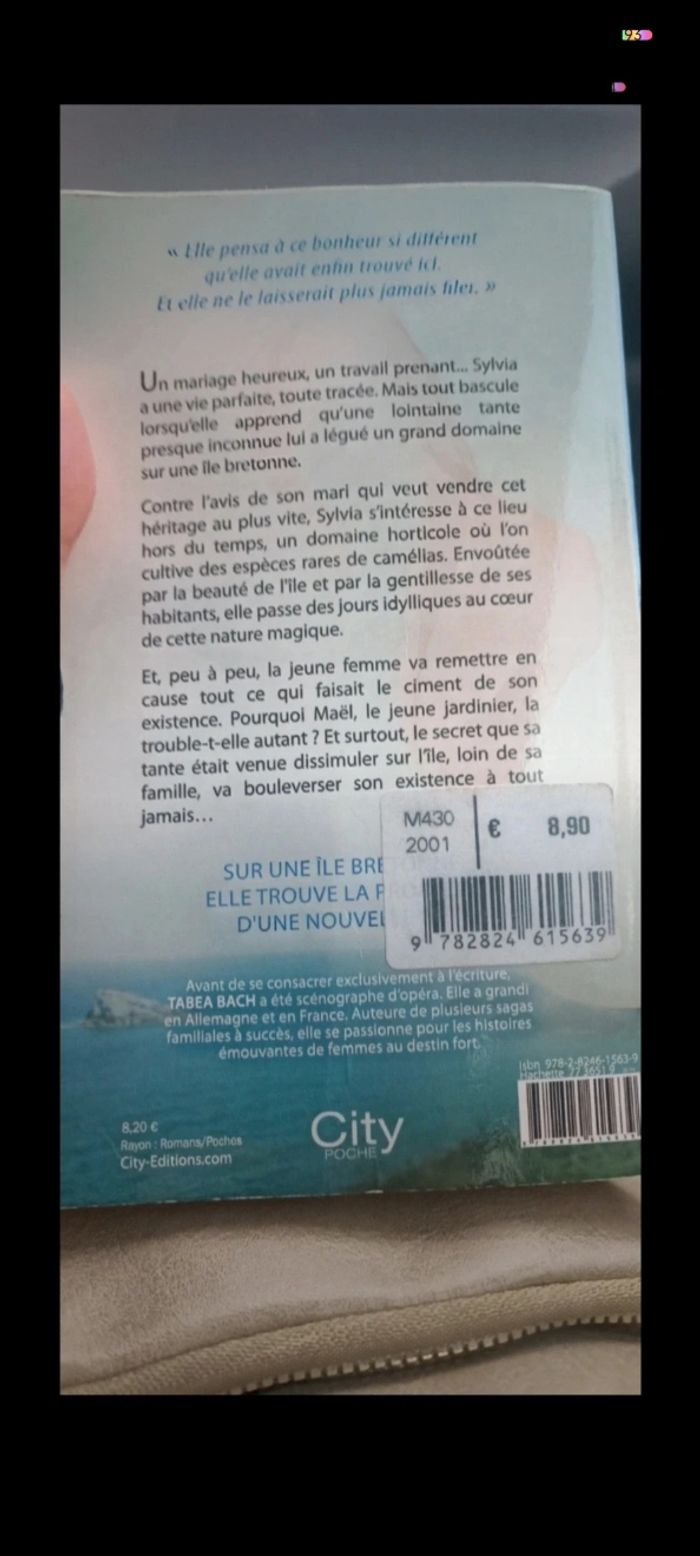 Livre l'île aux camèlias - photo numéro 2