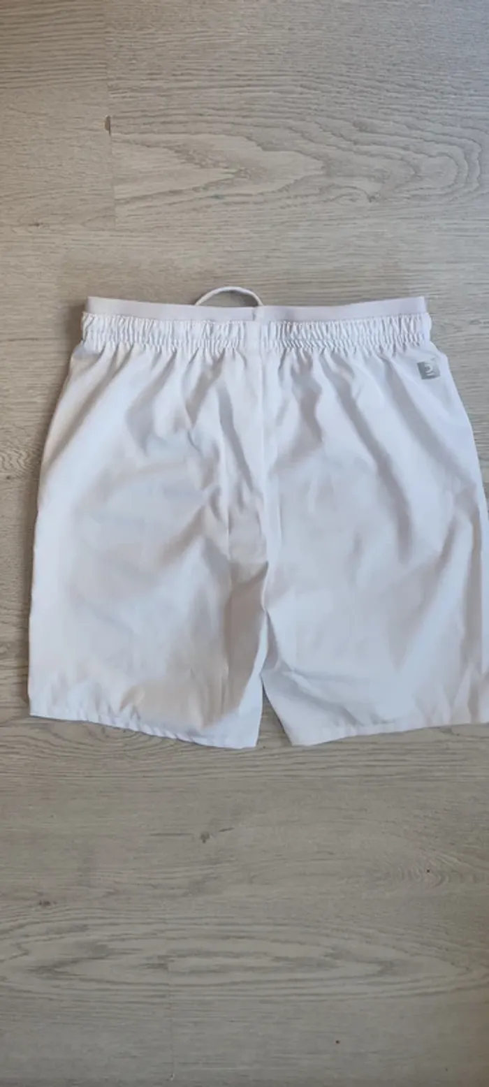Short football neuf 8-9ans - photo numéro 2