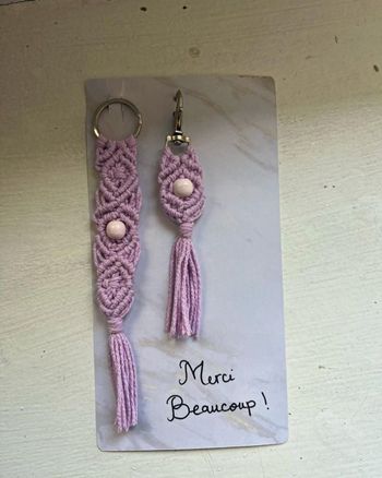 Porte clé et bijoux de sac en macramé